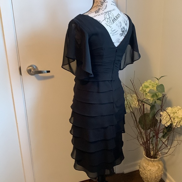 Never worn beautiful dress shoulder to hem 36”, chest side to side 15”, hip 17” - Picture 4 of 5